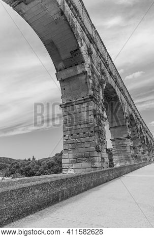 Pont Du Gard, Famous Old Roman Acqueduct, Nimes, France, Europe