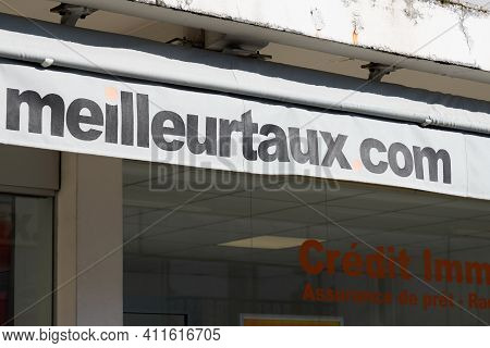 Bordeaux , Aquitaine France - 03 03 2021 : Meilleurtaux.com Sign And Text Logo Meilleur Taux .com Br