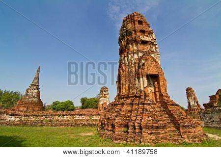 Rovine della pagoda in Wat Mahathat distrussero durante la guerra