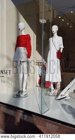 Mannequins Of The Women's Spring Collection On The Showcase Of A Fashion Boutique. Ukraine Kiev, Vel