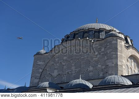 Mihrimah Sultan Mosque In Uskudar District. Muslims And Tourists Walk Through The Courtyard Of The M