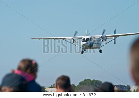 Atterraggio aereo paracadutisti