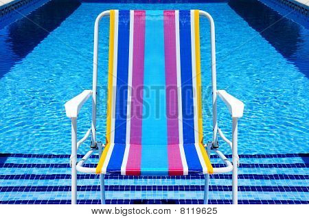 Piscina e sdraio