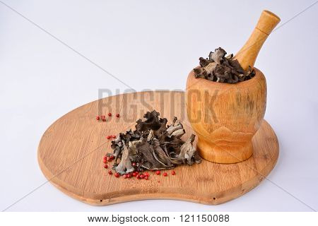 Dry Mushrooms Im Mortar