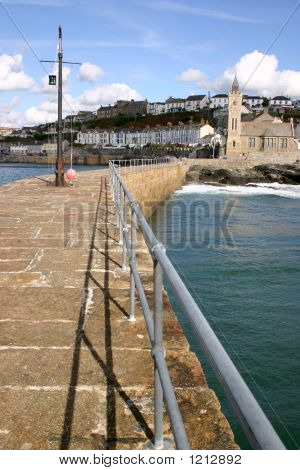 Zoek langs Quay Porthleven, Cornwall, Verenigd Koninkrijk.