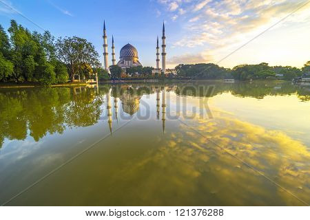SELANGOR MALAYSIA - JANUARY 30 2016: The Beautiful Sultan Salahuddin Abdul Aziz Shah Mosque (also known as the Blue Mosque) with nature sunrise lighting and reflection.