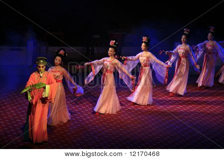 นางฟ้าและ nymphs ในโอเปร่าจีนลึกลับเล่น