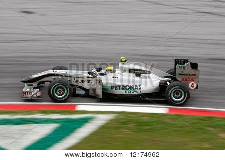 KUALA LUMPUR - 4 Nisan: Mercedes GP sürücü Nico Rosberg yarış günü saç tokası dönüşte 20 kazanır