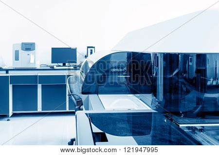 Hospital laboratory automatic biochemical analyzer, blue tone picture