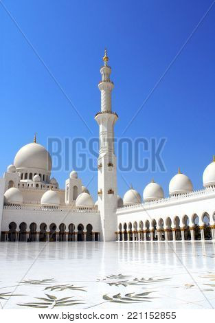 Sheikh Zayed bin Sultan Al Nahyan Mosque (White Mosque) in Abu Dhabi, United Arab Emirates