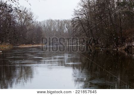 Gloomy, rough, winter river Psel - an interesting screensaver.