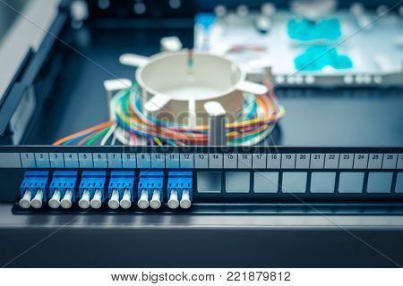 Fibre optic patch distribution panel shelf for enterprise networking