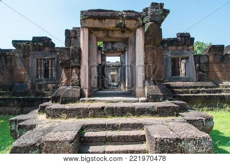 Prasat Wat Sa Kamphaeng Yai At Uthumphon Phisai District,old Thai Historical Castle.