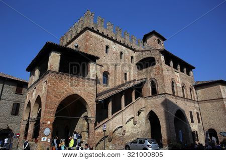 Castell Arquato, Italy - October 14, 2018: View Of Castell Arquato, A Beautiful Town In Italy