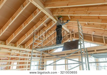 Construction Worker Thermally Insulating Eco Wooden Frame House