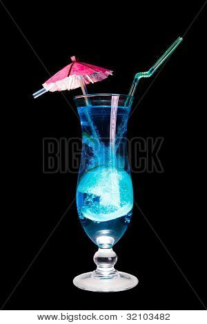 Blue Lagoon izole kokteyl