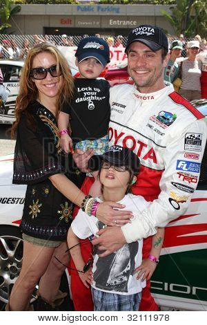 Los Angeles, ca Apr 16: Rachel Marcus Goddard, Daniel Goddard, Söhne Sebastian & Ford bei der Toyota