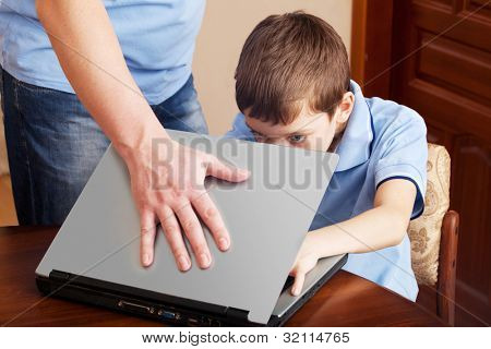 Jeux d'argent. Père de l'enfant interdit de jouer sur l'ordinateur