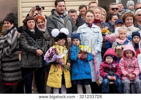 Tyumen, Russia - September 1, 2019: Gymnasium Number 5. School Line Is In Schoolyard With Pupils And