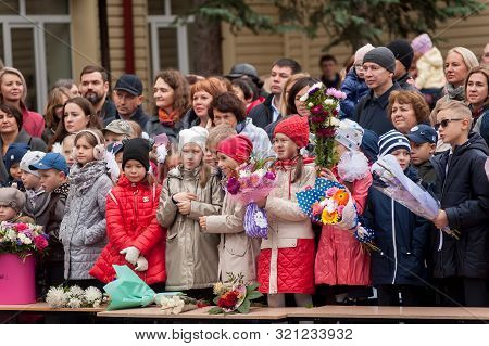 Tyumen, Russia - September 1, 2019: Gymnasium Number 5. School Line Is In Schoolyard With Pupils And