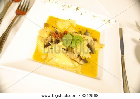 Ravioli De queijo De Cabra