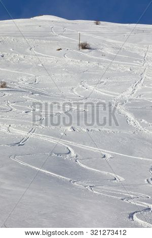 Skiers' and snowboarder's curves in the snow