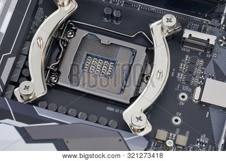 Computer mainboard with empty cpu socket