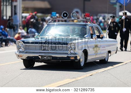 Benton Harbor, Michigan, Usa - May 4, 2019: Blossomtime Festival Grand Floral Parade, Retro Sheriff 