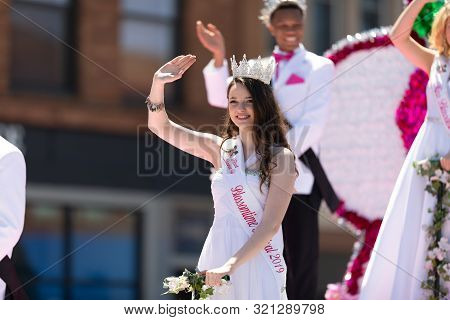 Benton Harbor, Michigan, Usa - May 4, 2019: Blossomtime Festival Grand Floral Parade, Float Transpor