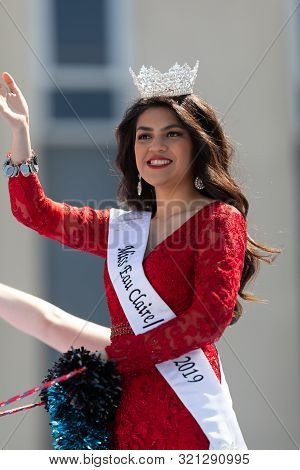 Benton Harbor, Michigan, Usa - May 4, 2019: Blossomtime Festival Grand Floral Parade, Float Carrying