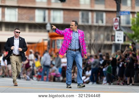 Louisville, Kentucky, Usa - May 2, 2019: The Pegasus Parade, Governor Of The State Of Kentucky, Unit