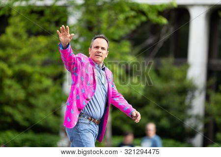 Louisville, Kentucky, Usa - May 2, 2019: The Pegasus Parade, Governor Of The State Of Kentucky, Unit
