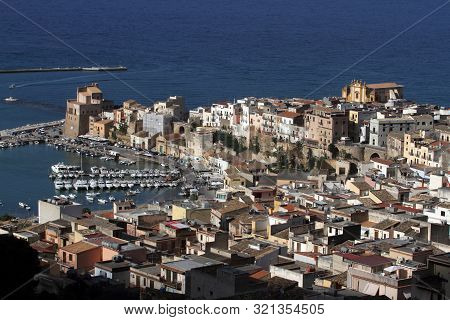Castellammare Del Golfo, Italy - June 29, 2016: Overview Of The Seaside Town Of Castellammare Del Go