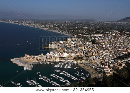Castellammare Del Golfo, Italy - June 29, 2016: Overview Of The Seaside Town Of Castellammare Del Go