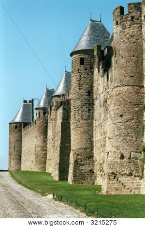 Müstahkem duvar