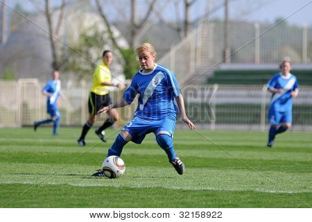カポシュワール、ハンガリー - 4 月 20 日： 不明選手アクション ハンガリー カップ決勝女性サッカー gam で