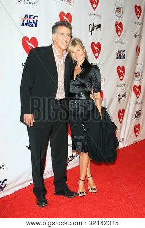 LOS ANGELES, CA - helmikuu 9: Chris Lawford, yhdysvaltalainen Lana Antonova th vuoden 2007 MusiCares-henkilö