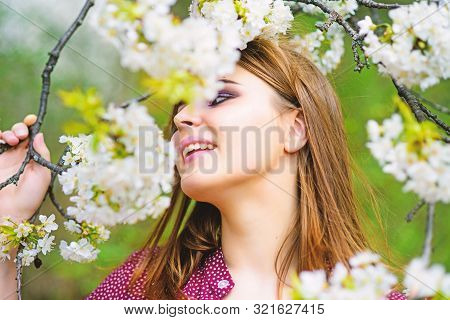 Spring Mood. Pretty Woman Skincare. Girl Like Nature. Natural Beauty Makeup. Hair Fashion. Fashion B