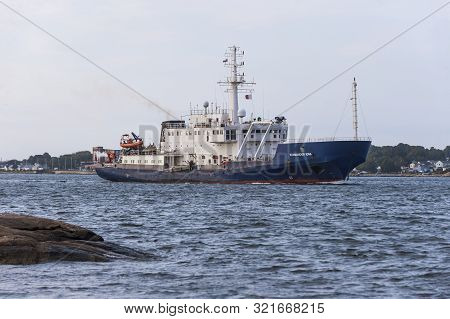 New Bedford, Massachusetts, Usa - September 11, 2019: Research Vessel Kommandor Iona Off Fort Phoeni