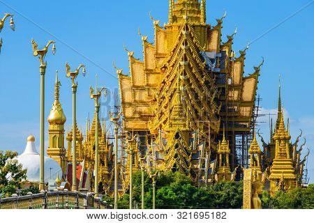Temple (thai Language:wat Chan West) Is A Buddhist Temple (thai Language:wat) It Is A Major Tourist 