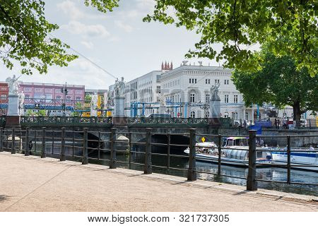 Berlin, Germany- June 4, 2019: Schlossbrucke Bridge , The Park Lustgarten On Museum Island In The Ce