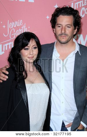 LOS ANGELES - Duben 19: Shannen Doherty, Kurt Iswarienko dorazí na Jennie Garth 40 narozeniny Celeb