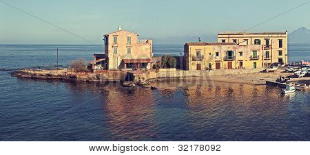Een stadje Sant Elia in de kust van Sicilië, in de buurt van Palermo.