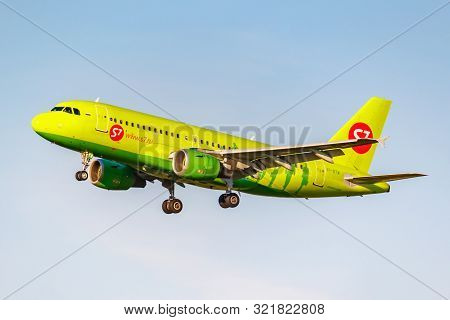 Moscow, Russia - June 20, 2019: Aircraft Airbus A319-114 Vp-btw Of S7 Siberia Airlines Landing At Do