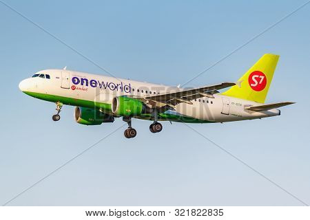 Moscow, Russia - June 20, 2019: Aircraft Airbus A319-114 Vp-btn Oneworld Livery Of S7 Siberia Airlin