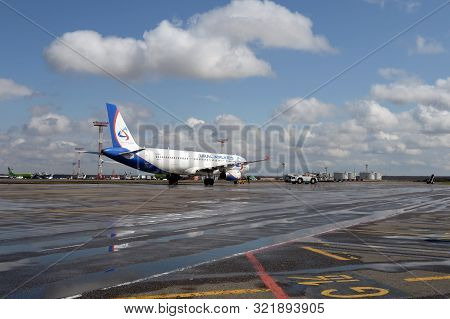 Moscow, Russia - April 26, 2018: Aircraft Airbus A321 (vq-boc) Airline 