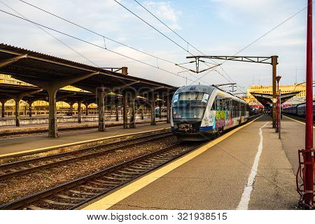 Trains On The Platform Of Bucharest North Railway Station (gara De Nord Bucuresti) In Bucharest, Rom