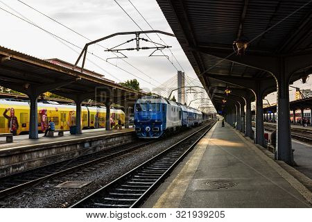 Trains On The Platform Of Bucharest North Railway Station (gara De Nord Bucuresti) In Bucharest, Rom