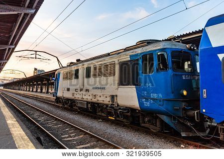 Trains On The Platform Of Bucharest North Railway Station (gara De Nord Bucuresti) In Bucharest, Rom