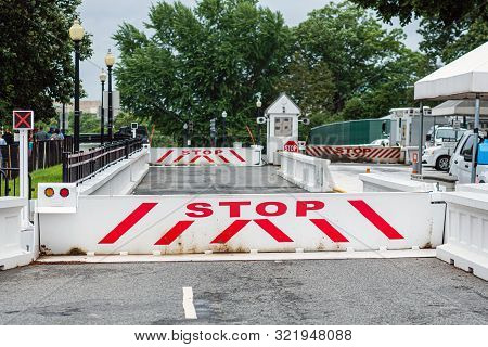 Washington Dc, Usa - June 9, 2019: The Entrance Gate To The White House In Washington Dc